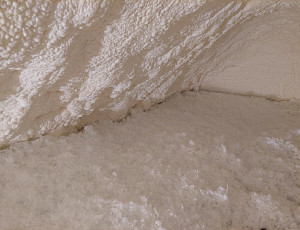 Zateplení stropu rodinného domu pomocí foukané izolace